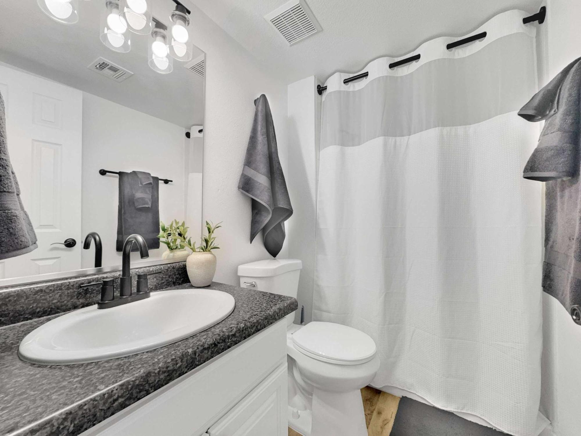 Luxe 2br Next To Pool Trails & Mountain Holiday home