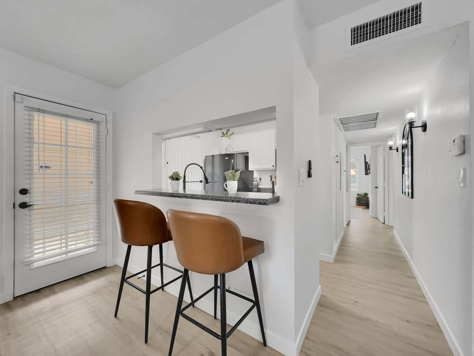 Luxe 2br Next To Pool Trails & Mountain